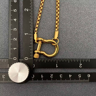 18K Gold Plated Stainless Steel Horseshoe Shackle Charm Necklace